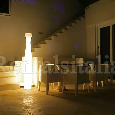 White Fashion House Villa